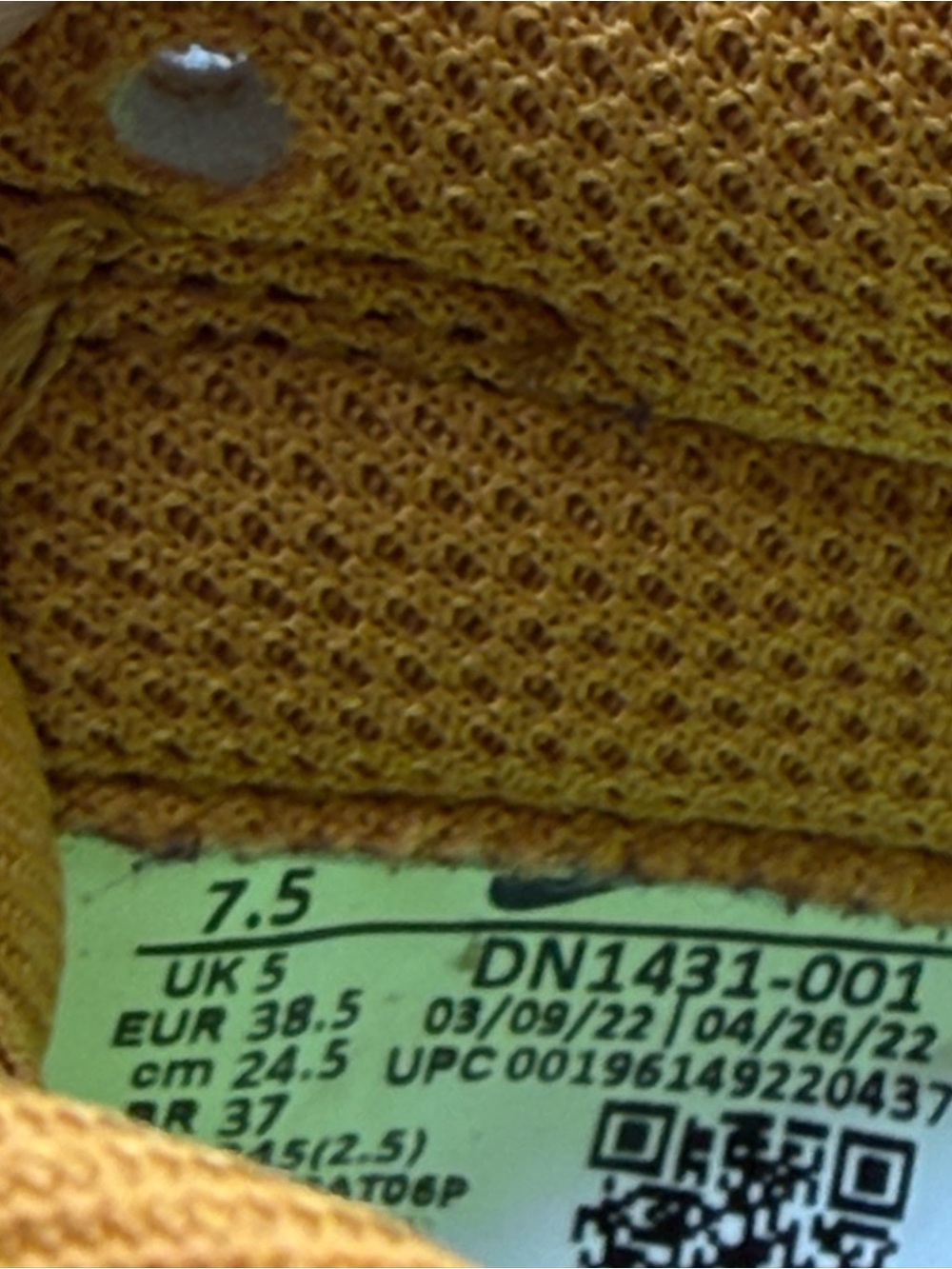 Nike Women’s Low Top Sneakers DUNKS — White & Mustard - Picture 5 of 5